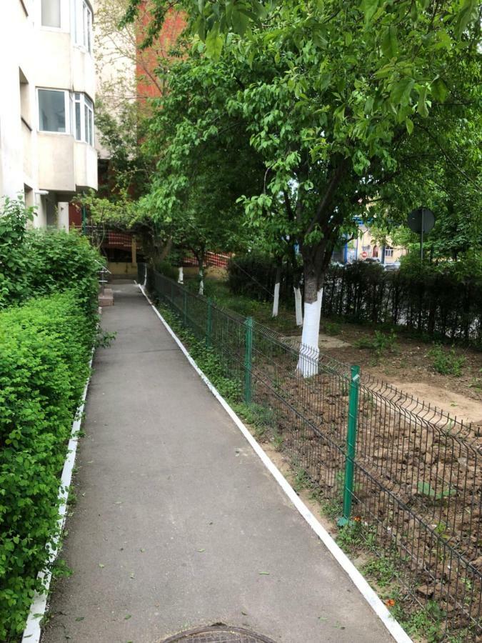 Green Apartment With Terrace 12 Bucharest Exterior photo